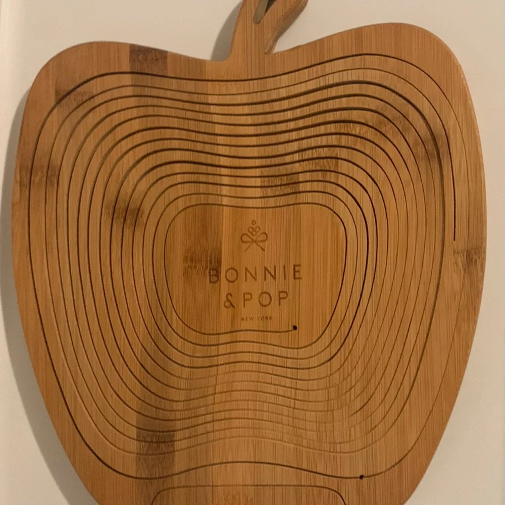 Bonnie & Pop New York Expandable & Collapsible Wooden Apple Fruit Basket